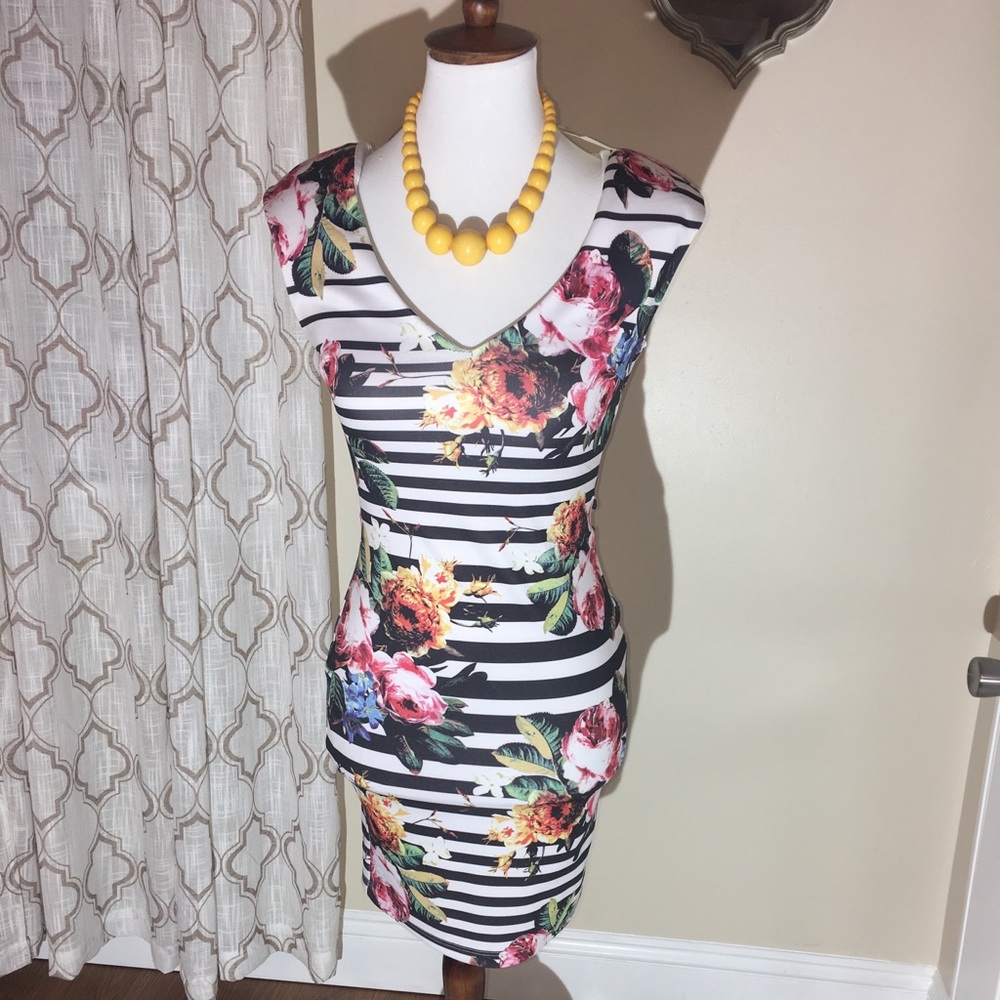 Hello spring!! Floral dress 🌼🌸💐🌷🌹